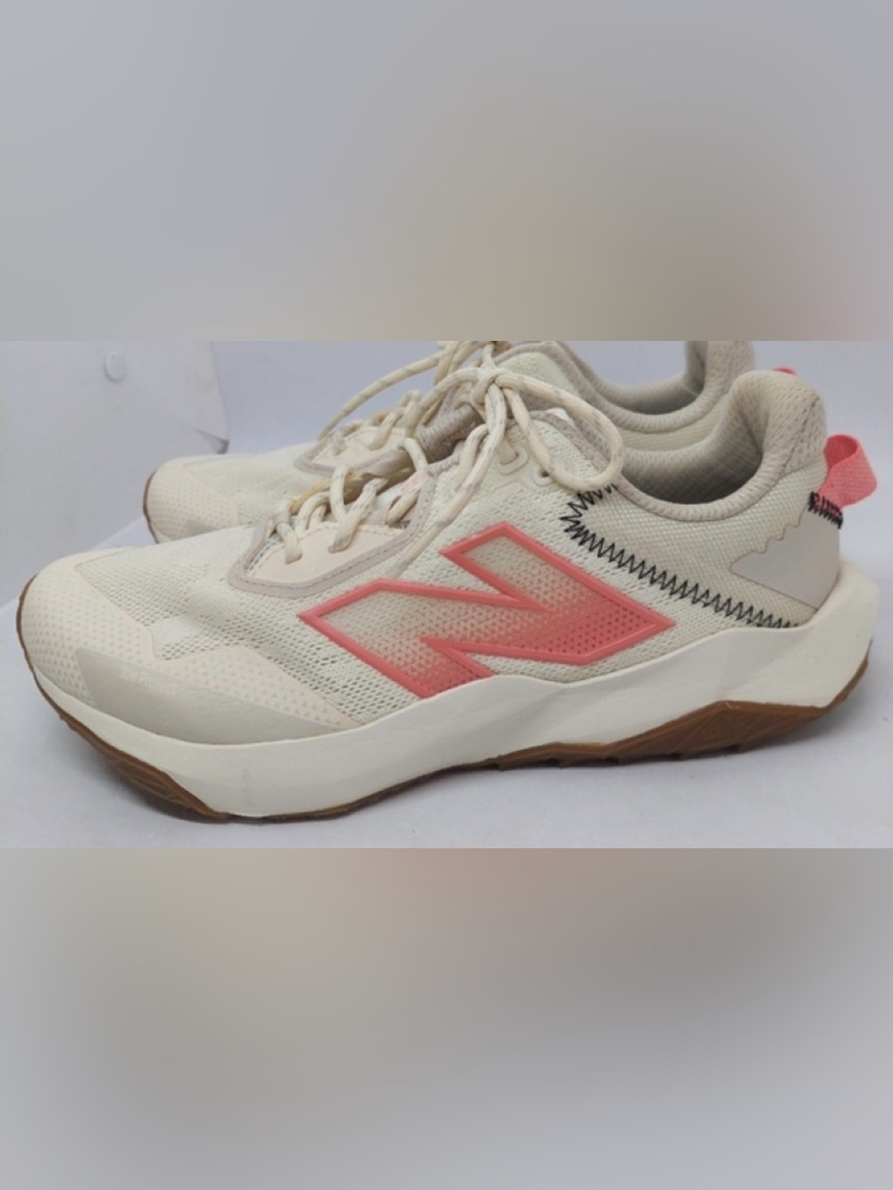 New Balance Women’s beige , Coral and brown color  Athletic Shoes size 6